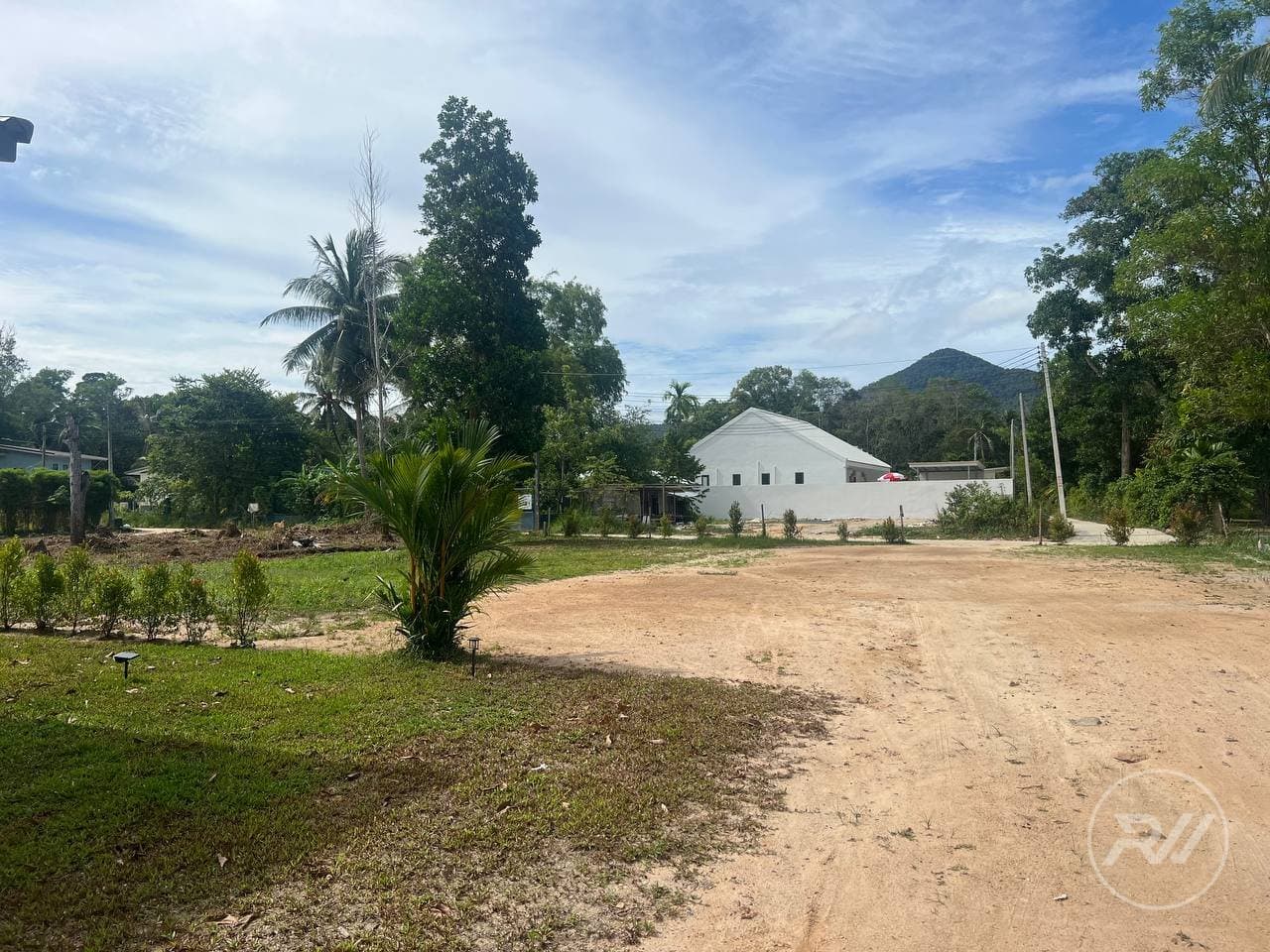 Investment Deal: 3 One-Bedroom Homes with 700 m² of Extra Land