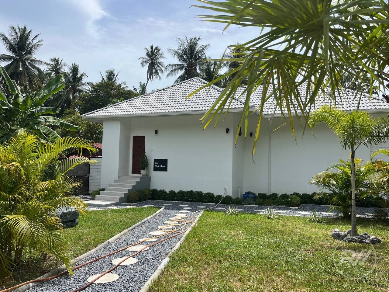 Stylish 3-Bedroom Villa in the Heart of the Island
