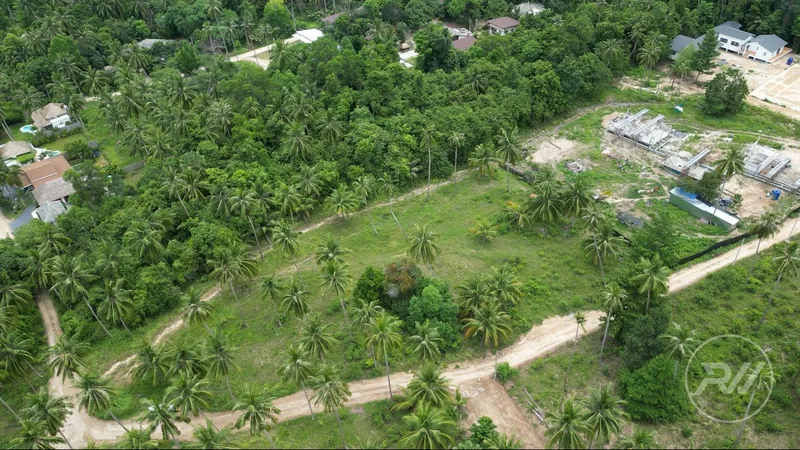 Easy-to-build plot of land in a quiet neighbourhood