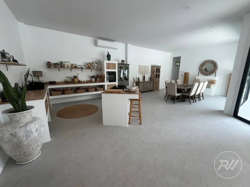 Stylish 3-Bedroom Villa in the Heart of the Island (RW-0621) — photo 10